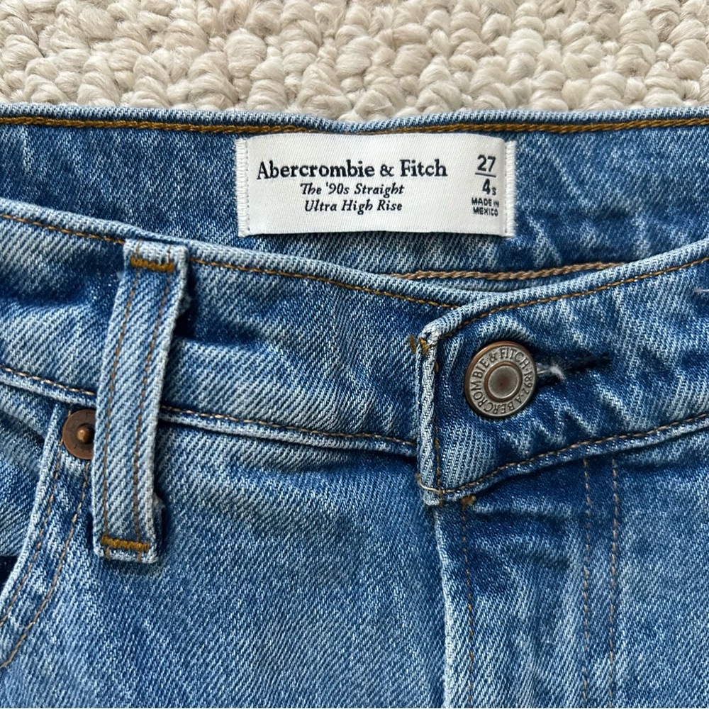 NWOT Abercrombie & Fitch 90s Straight Ultra High Rise Jeans Women’s Size 27 | 4r - Picture 4 of 4